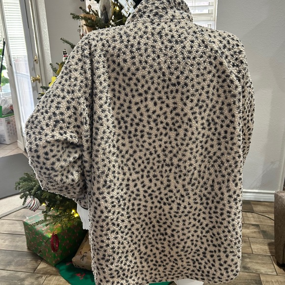 Quilted Button-Up Jacket - Black and Cream - Picture 2 of 2